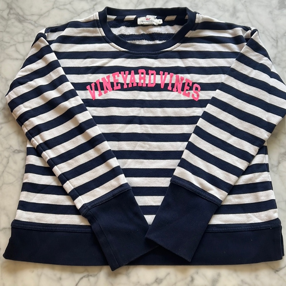 Woman’s Vineyard Vines crew neck striped sweater. Size small. Great condition
